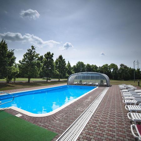 Hotel Ovit Кестхей Екстер'єр фото