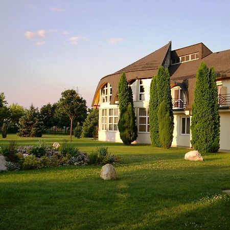 Hotel Ovit Кестхей Екстер'єр фото