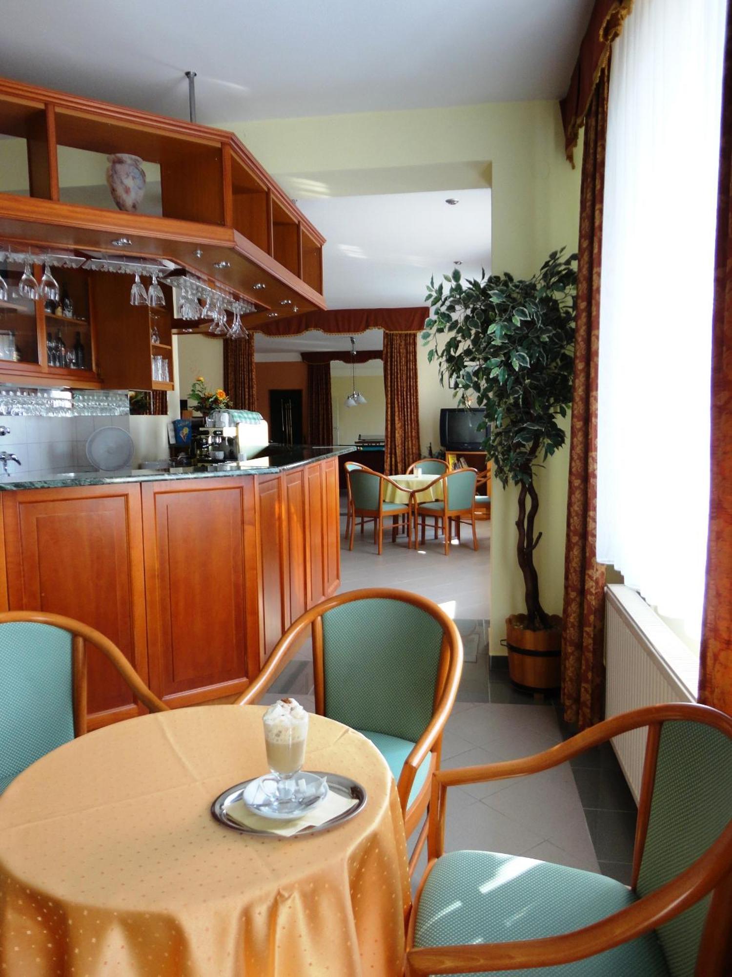 Hotel Ovit Кестхей Екстер'єр фото