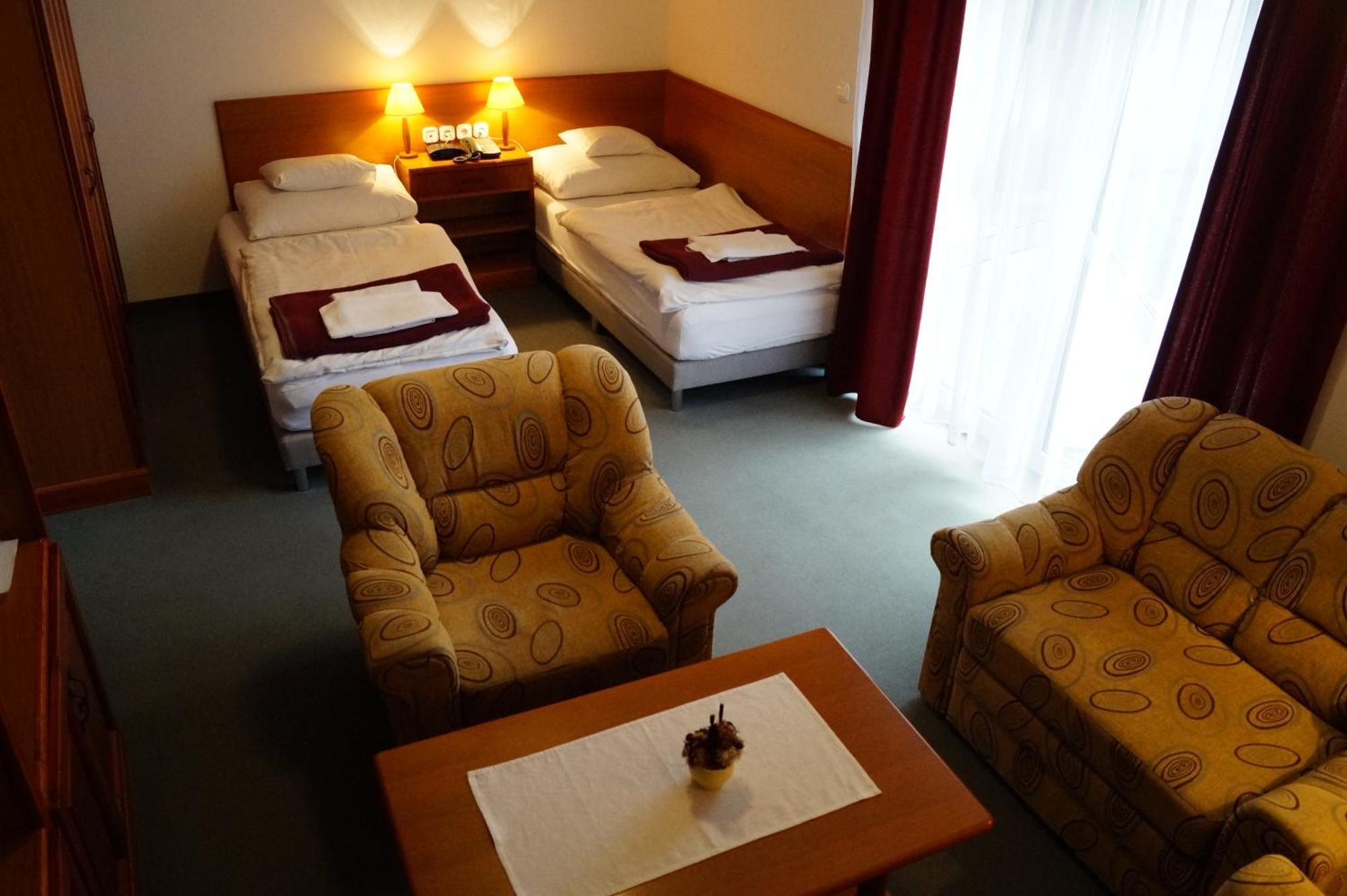 Hotel Ovit Кестхей Екстер'єр фото