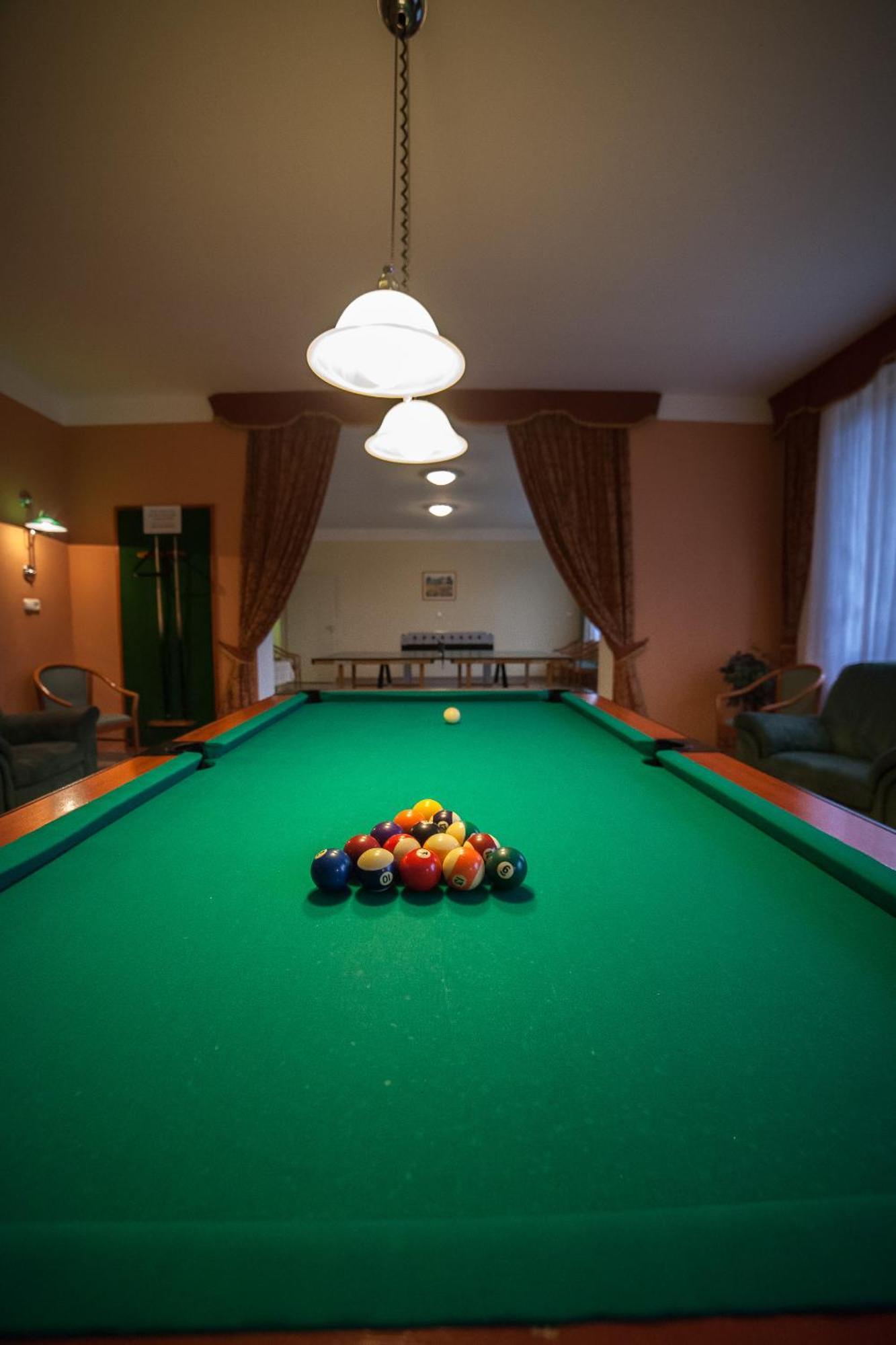 Hotel Ovit Кестхей Екстер'єр фото
