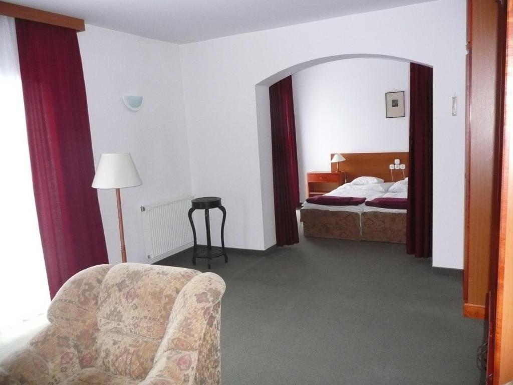 Hotel Ovit Кестхей Номер фото