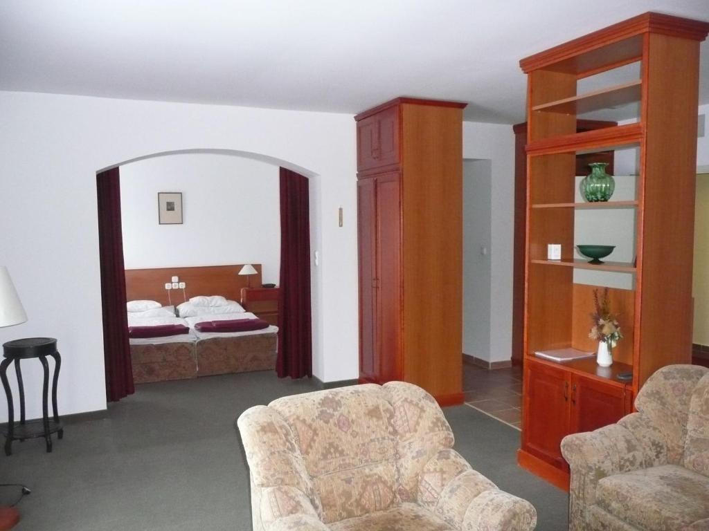 Hotel Ovit Кестхей Номер фото
