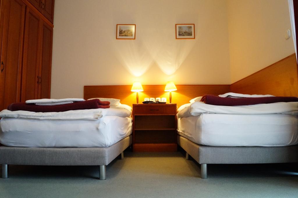 Hotel Ovit Кестхей Екстер'єр фото