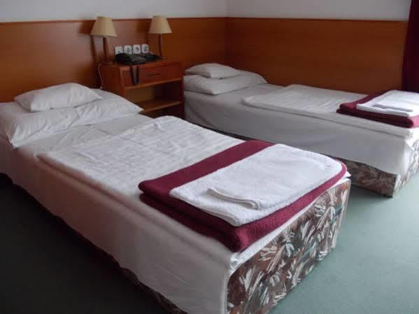 Hotel Ovit Кестхей Екстер'єр фото
